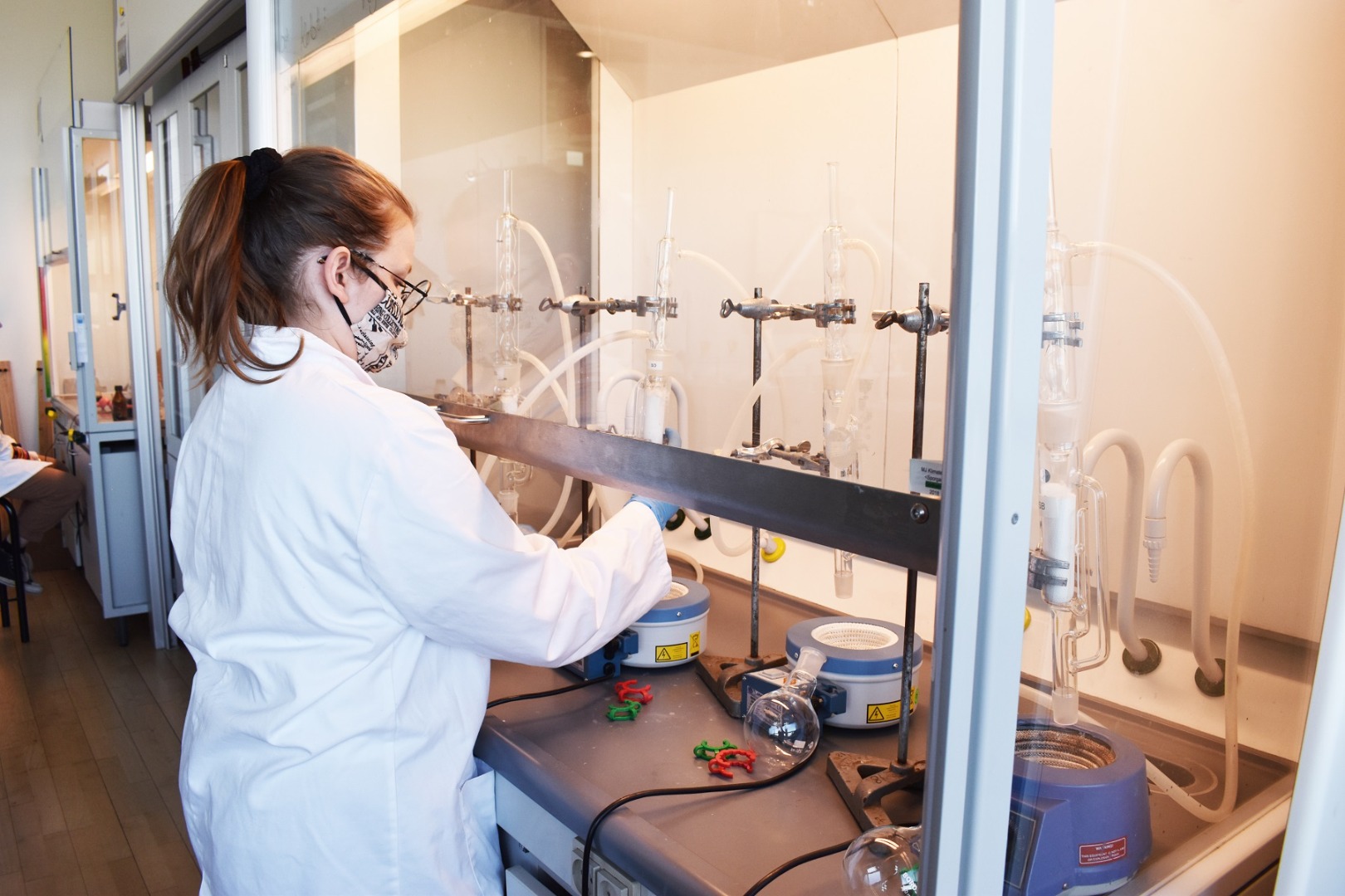 Der forskes i laboratoriet på HANSENBERG Tekniske Gymnasium